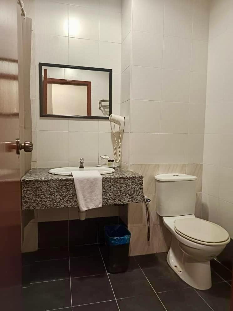 Family Room,1698983450:JPEG